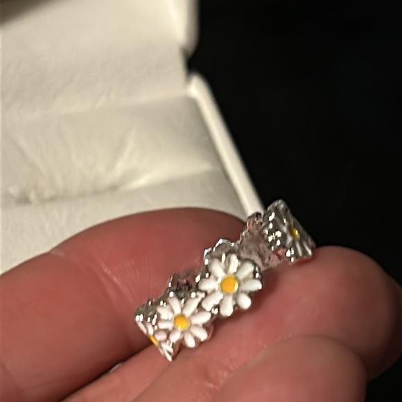 Dainty Enamel Daisy Flower Stackable Delicate Adjustable Silver Tone Ring NEW - Picture 13 of 14